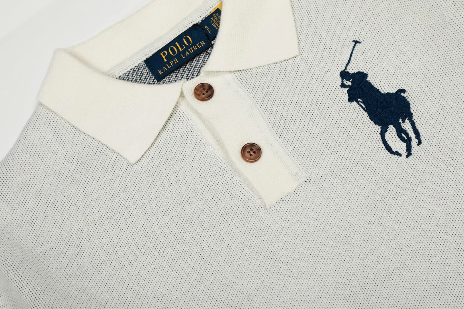 P250 Top quality" Style number: DS164# (not off the shelves all year round) [Ralph Lauren autumn and winter Malaysia embroidered logo knitted POLO lapel sweater] ✅Ralph Lauren Ralph Lauren classic basic lapel POLO same style knitted autumn and winter sweater for men and women ✅Main supplier platform live broadcast Wholesale entity Replenish when out of stock Not off the shelf ✅ZP quality 1:1 version Scan the code to enter the GF website Counter quality ✅Detailed quality is the only one in Guangzhou Imported quality cotton yarn, 750g weight, focusing on high-end, cost-effective, good quality, needless to say, ✅The version is restored to the original order, the maximum size can be worn up to 190 pounds, loose, comfortable and stress-free, ✅The upper body is simple and easy to match, a must-have for male gods. Good-looking clothes are never picky. A must-have in couples' wardrobes. Size: S-XL. Color: Milk white, gray, black and white, black and red, navy white label, navy red label